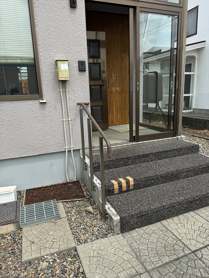 手すり付き階段