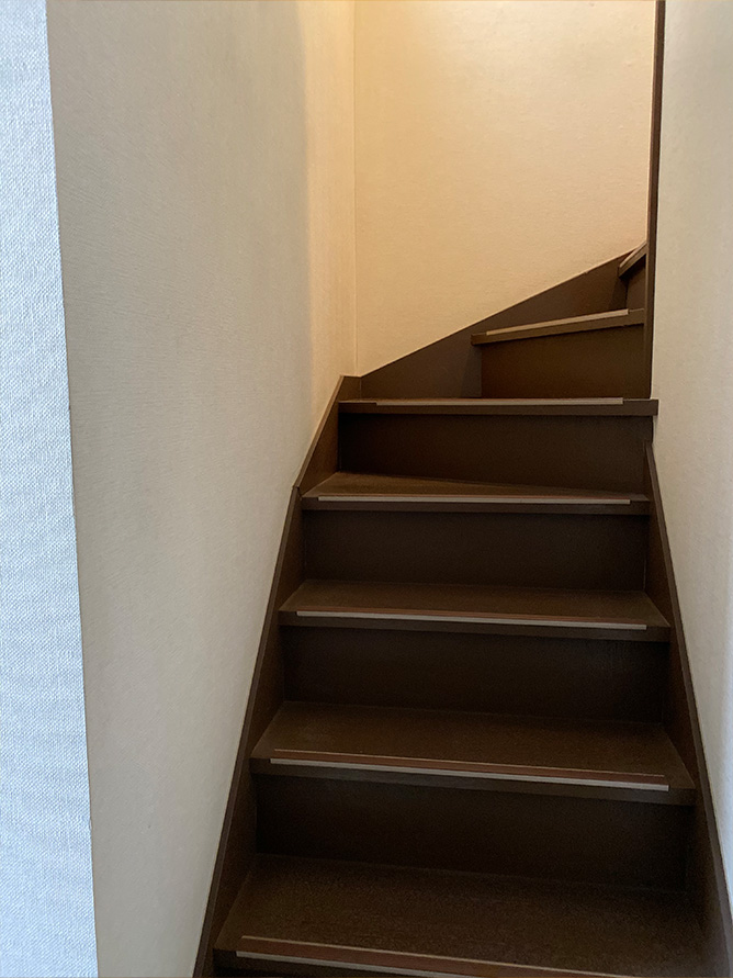 手すり付き階段